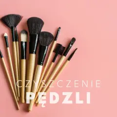 Zestaw pędzli do makijażu na różowym tle. Dowiedz się, jak myć pędzle do makijażu, by służyły Ci dłużej.