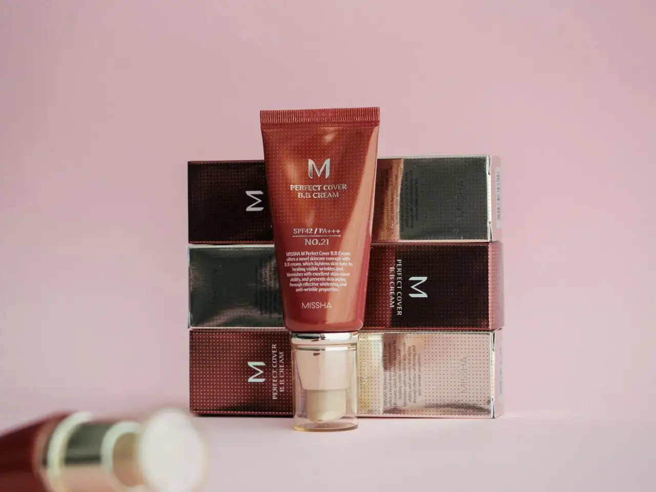 Krem CC Missha Perfect Cover BB Cream to sekret idealnej cery. Wygładza, rozjaśnia i chroni przed starzeniem.