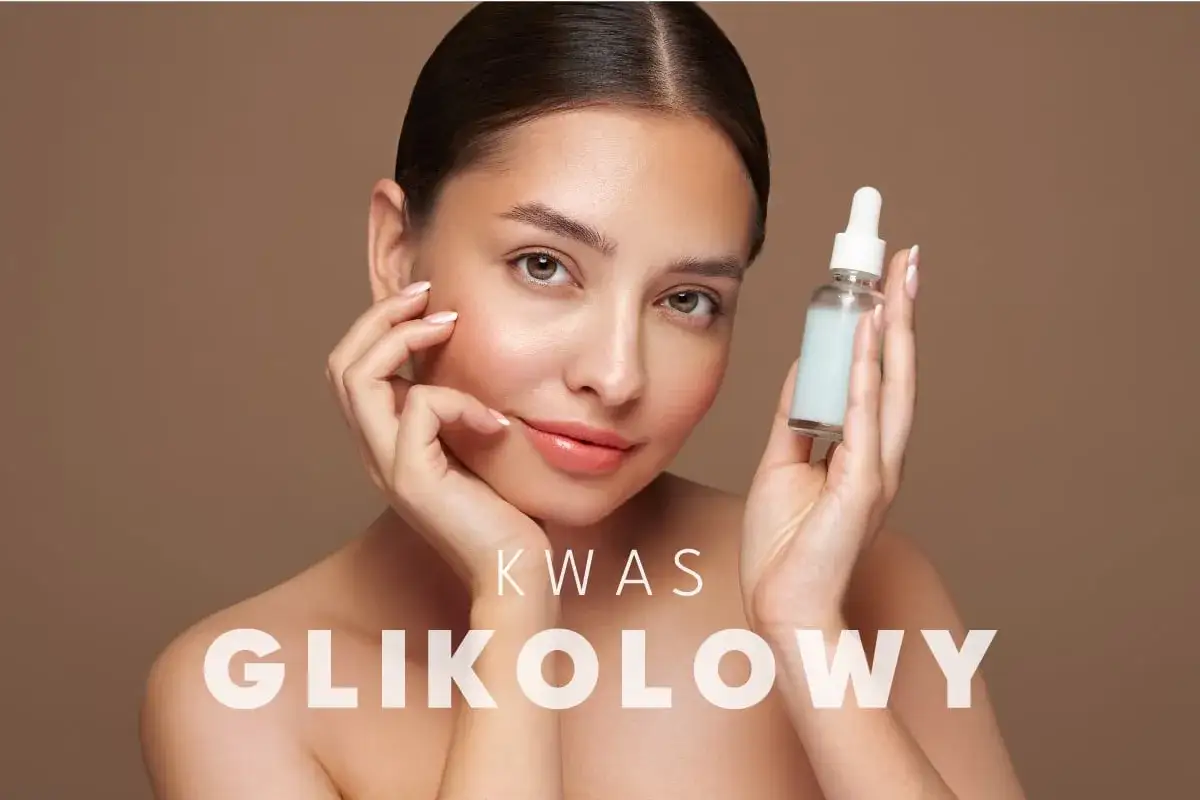 Kobieta z buteleczką serum. Delikatna pielęgnacja sk&oacute;ry w ciąży z kwasem glikolowym.